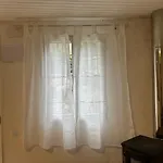 Casa Con Parra De Uva Y Paz