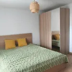 Casa Con Parra De Uva Y Paz Nyaraló