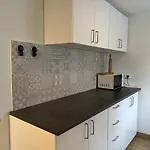 Casa Con Parra De Uva Y Paz Nyaraló *