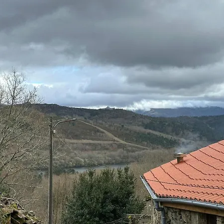 Casa Con Parra De Uva Y Paz *