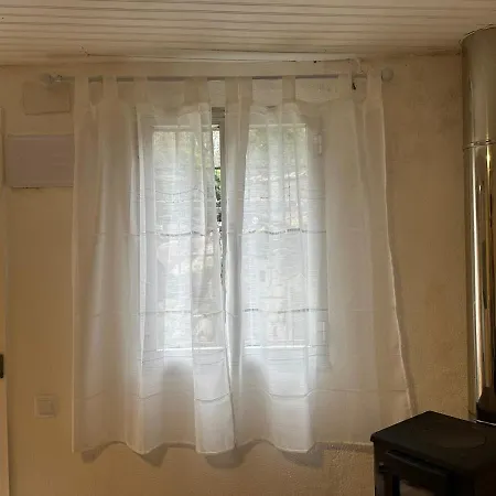 Casa Con Parra De Uva Y Paz
