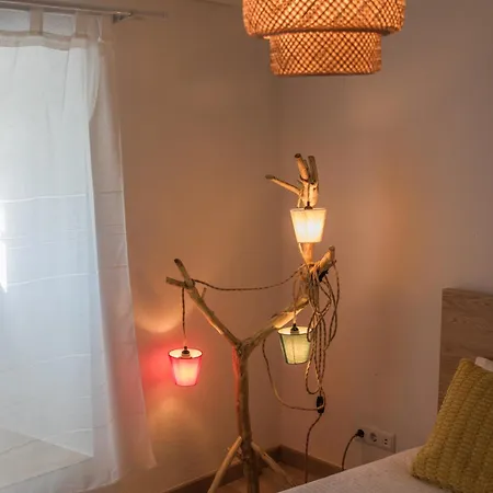 Casa Con Parra De Uva Y Paz * Valoiro