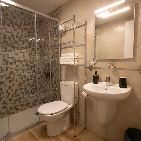 Casa Con Parra De Uva Y Paz * Valoiro