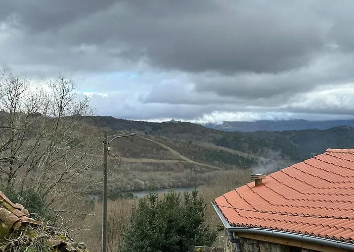 Casa Con Parra De Uva Y Paz *